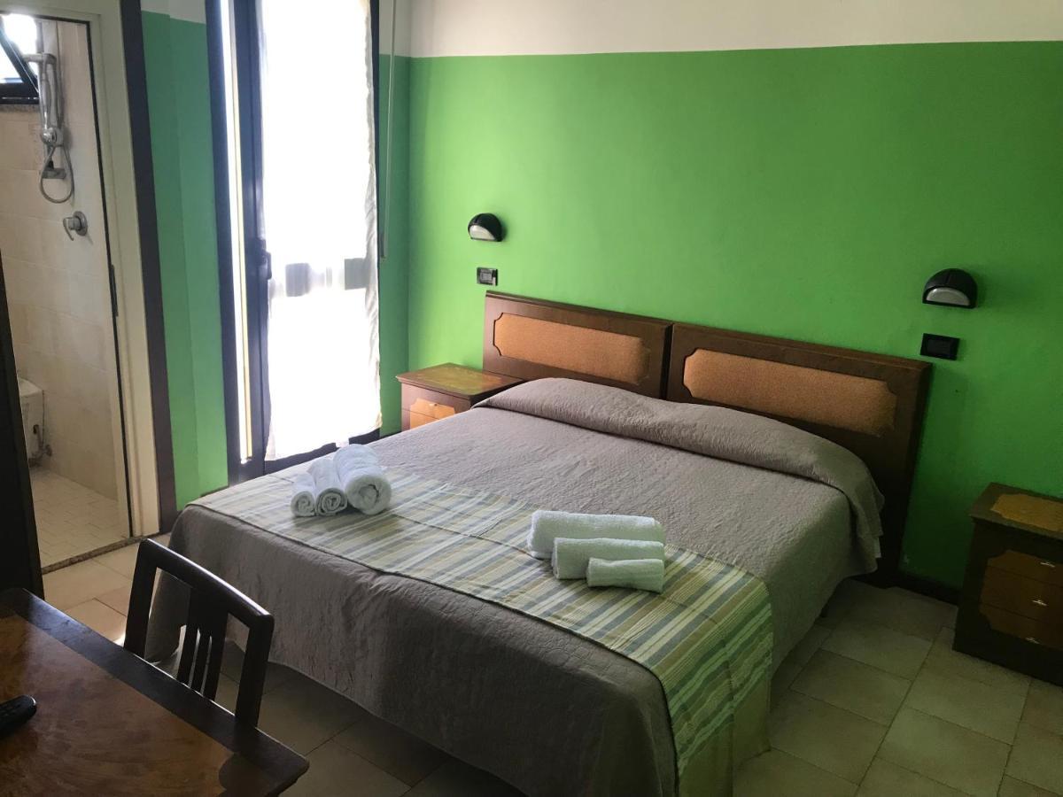 Hotel Berna Rimini Bagian luar foto